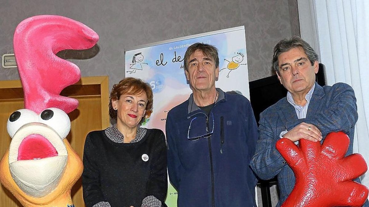 Los integrantes de Teloncillo posan en el Desván del Teatro Calderón.-J. M. LOSTAU