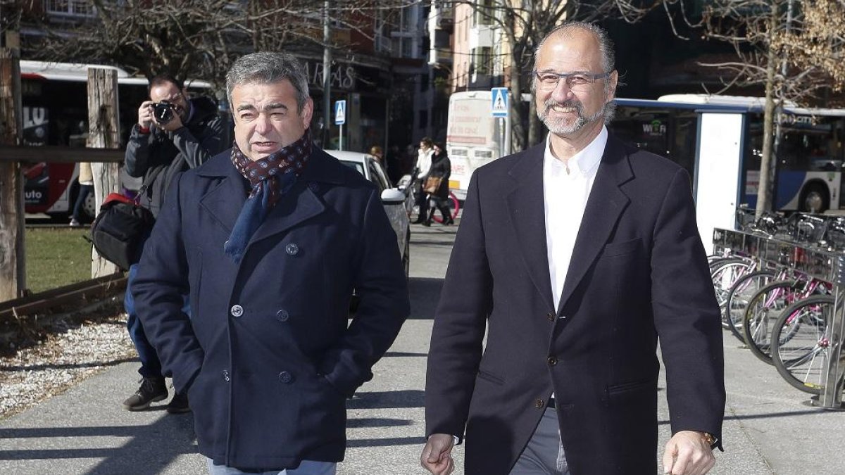 Justo Fernández, candidato de León, con Luis Fuentes.-ICAL