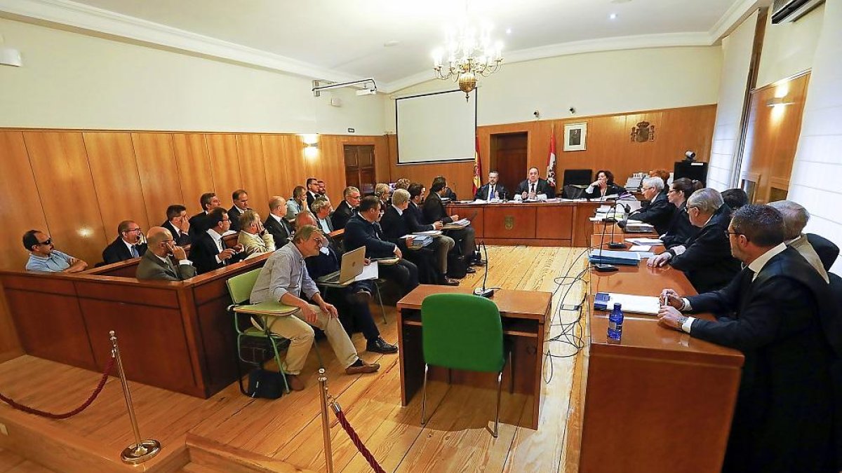 Vista de la sala de la Audiencia en la que se celebra el juicio del caso PGOU.-J.M. LOSTAU