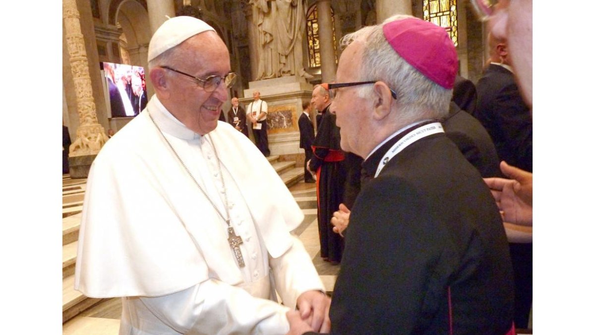 El obispo de Zamora, Gregorio Martínez, asiste en Roma a una meditación dirigida por El obispo de Zamora.-ICAL