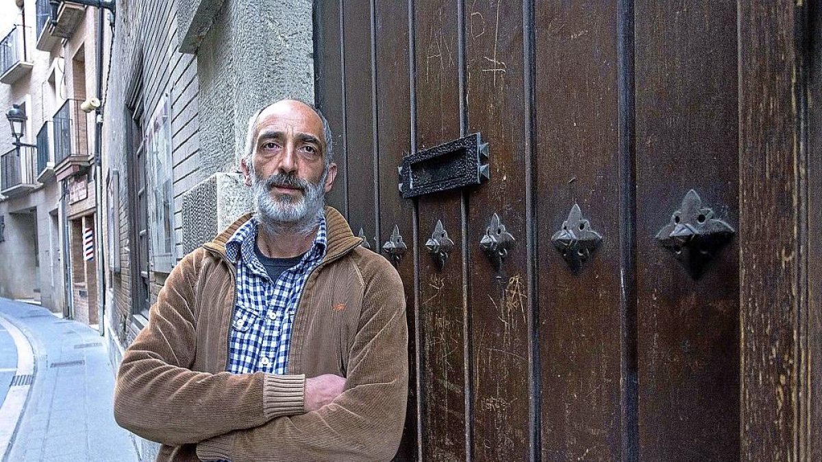 Javier Paz, víctima que destapó los abusos de Isidro López, posa en Barbastro.-JAVIER MARTÍN