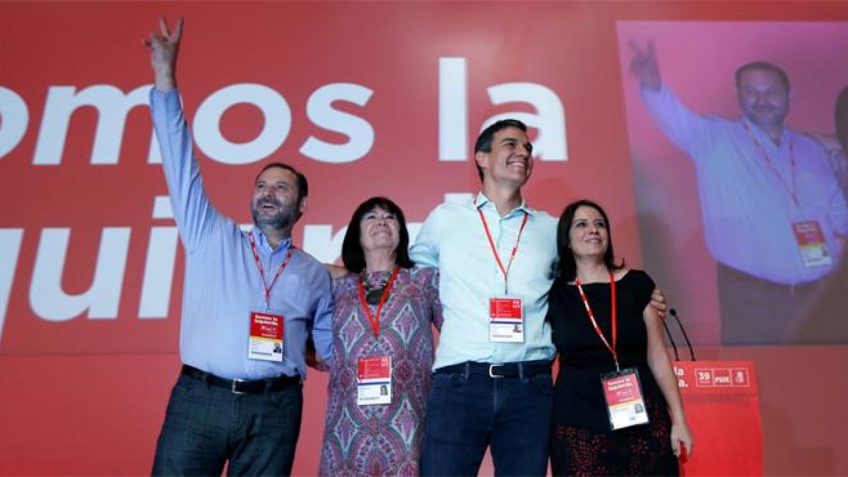 Sánchez entra al congreso del PSOE al grito de “presidente” y recibe el abrazo de Zapatero-ATLAS