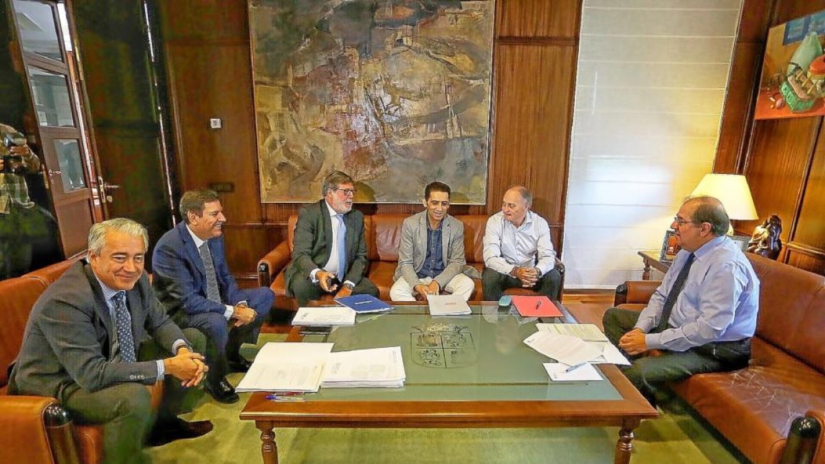 Carriedo, Aparicio, Andrés, Temprano y Herrera, en una reunión del Consejo en 2017.-ICAL