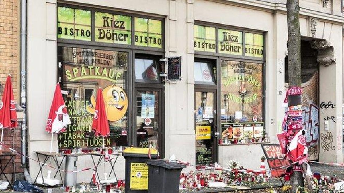 Muestras de solidaridad en el kebab atacado el pasado 9 de octubre en Halle (Alemania).-