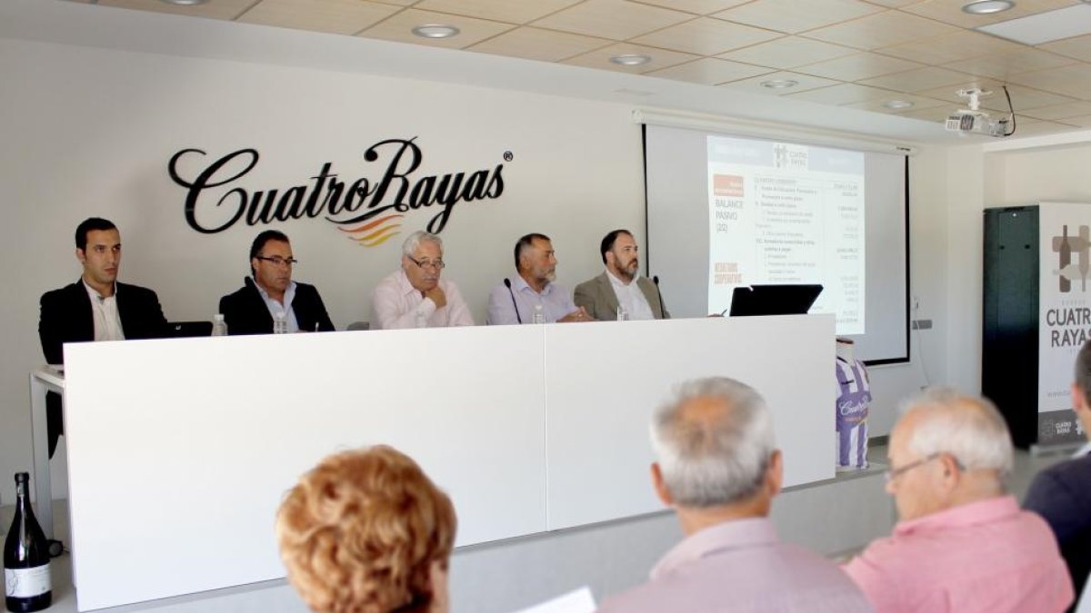 Imagen de la asamblea celebrada ayer.-E.M.