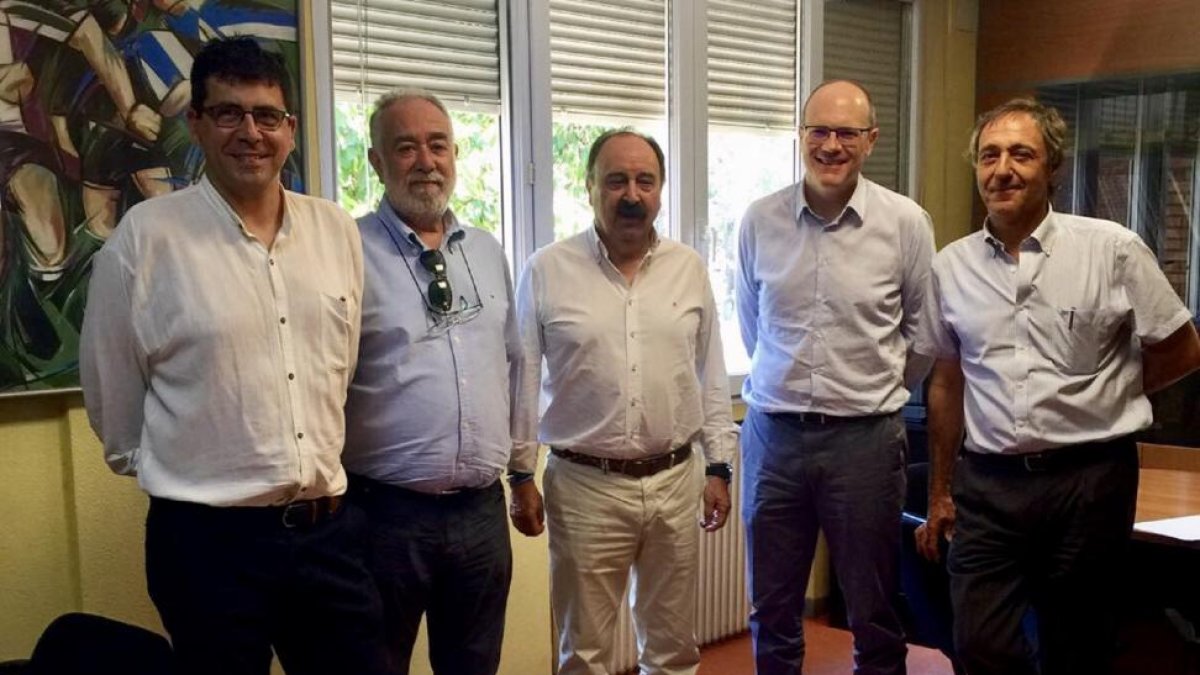 Alberto Bustos, Óscar Castañeda, Carlos Sainz, José Alberto Martín Manjarrés y Borja Lara, en la reunión entre Ayuntamiento y FBCyL.-EL MUNDO