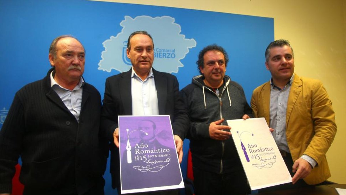 El presidente del Consejo Comarcal, Alfonso Arias (2I), junto a los concejales de Cultura de los ayuntamientos de Ponferrada y Villafranca del Bierzo, Santiago Macías (D), y Luis Manuel Prieto (2D) y el alcalde de Bembibre, Jose Manuel Otero (I), durante -Ical