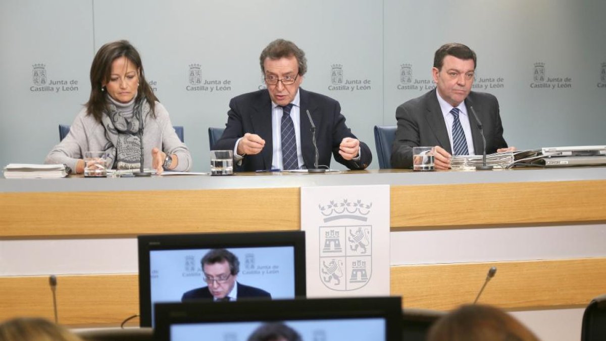 El consejero de la Presidencia, José Antonio de Santiago-Juárez, presenta las conclusiones del proceso de participación.-ICAL