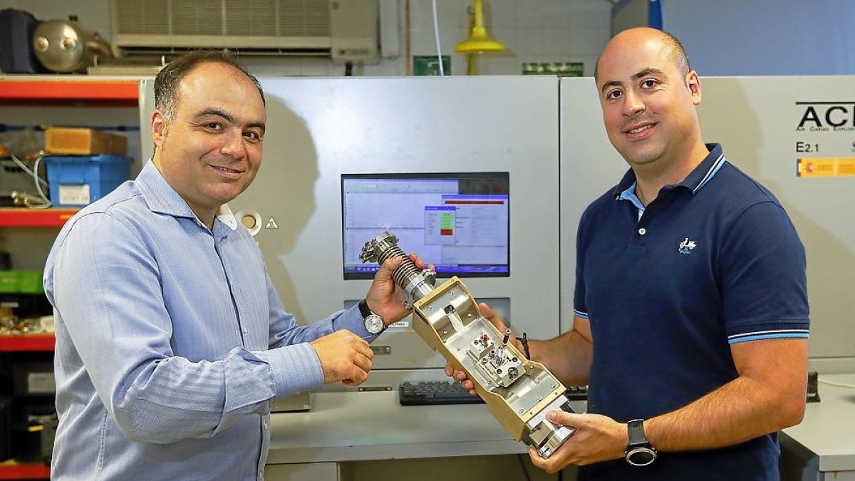 Rafael Cuesta y Daoíz Zamora en las instalaciones de la empresa en el Parque Tecnológico de Boecillo.-J.M. LOSTAU