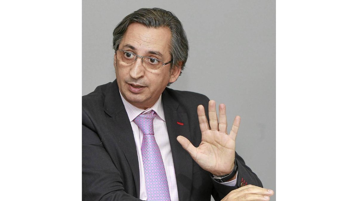El presidente del Colegio de Economistas de Valladolid, Juan Carlos de Margarida-J.M.Lostau