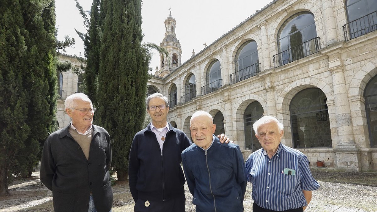 El hermano Jaime, el hermano Alberto, el hermano José María y el hermano Jesús. - J. M. LOSTAU