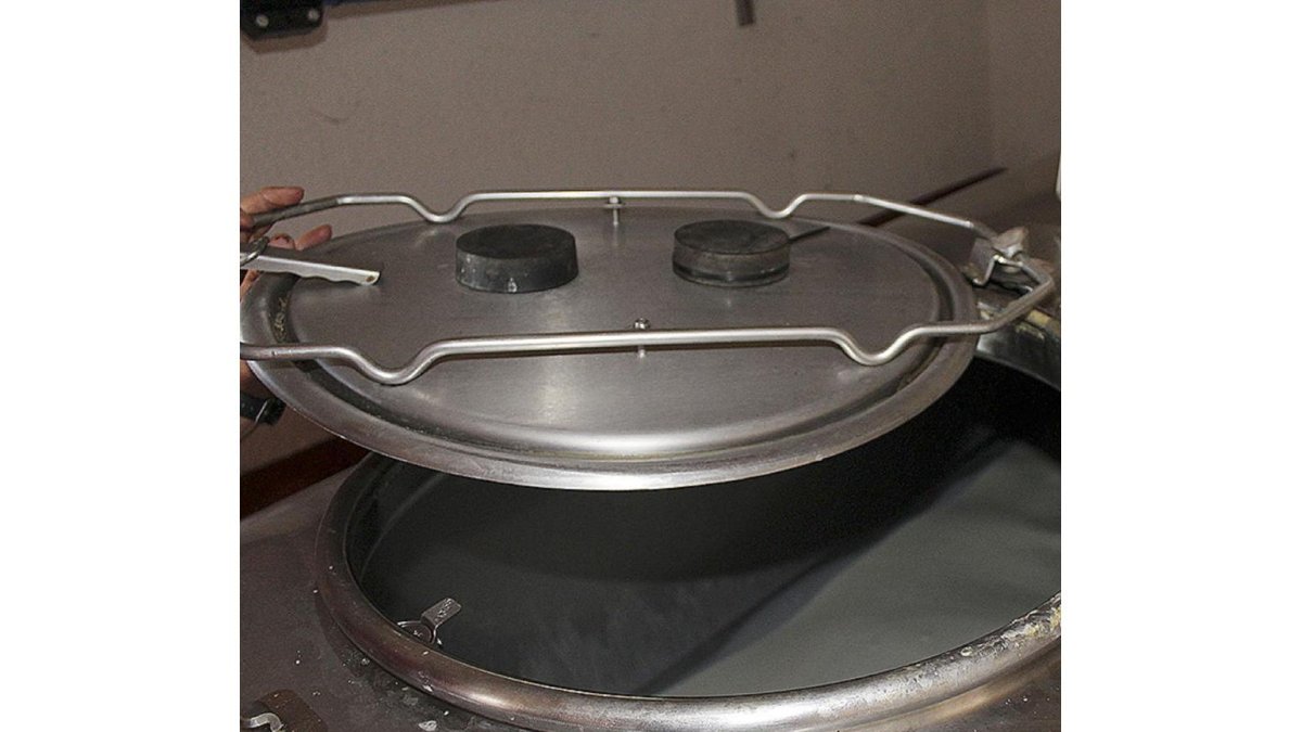 Tanque de almacenamiento de leche.-M.C.