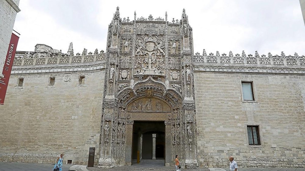 Fachada principal del Museo Nacional de Escultura de Valladolid.