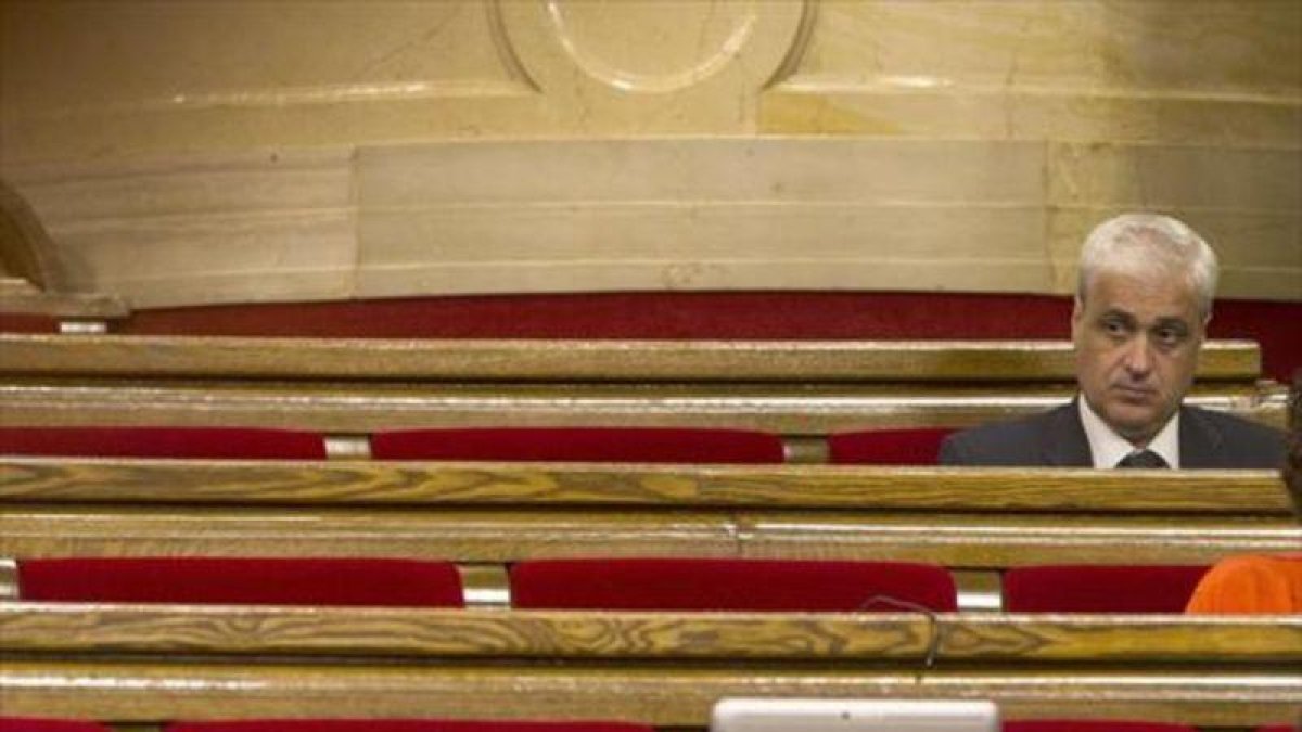 Gordó, en su escaño de diputado no adscrito en el Parlament.-EFE / QUIQUE GARCÍA