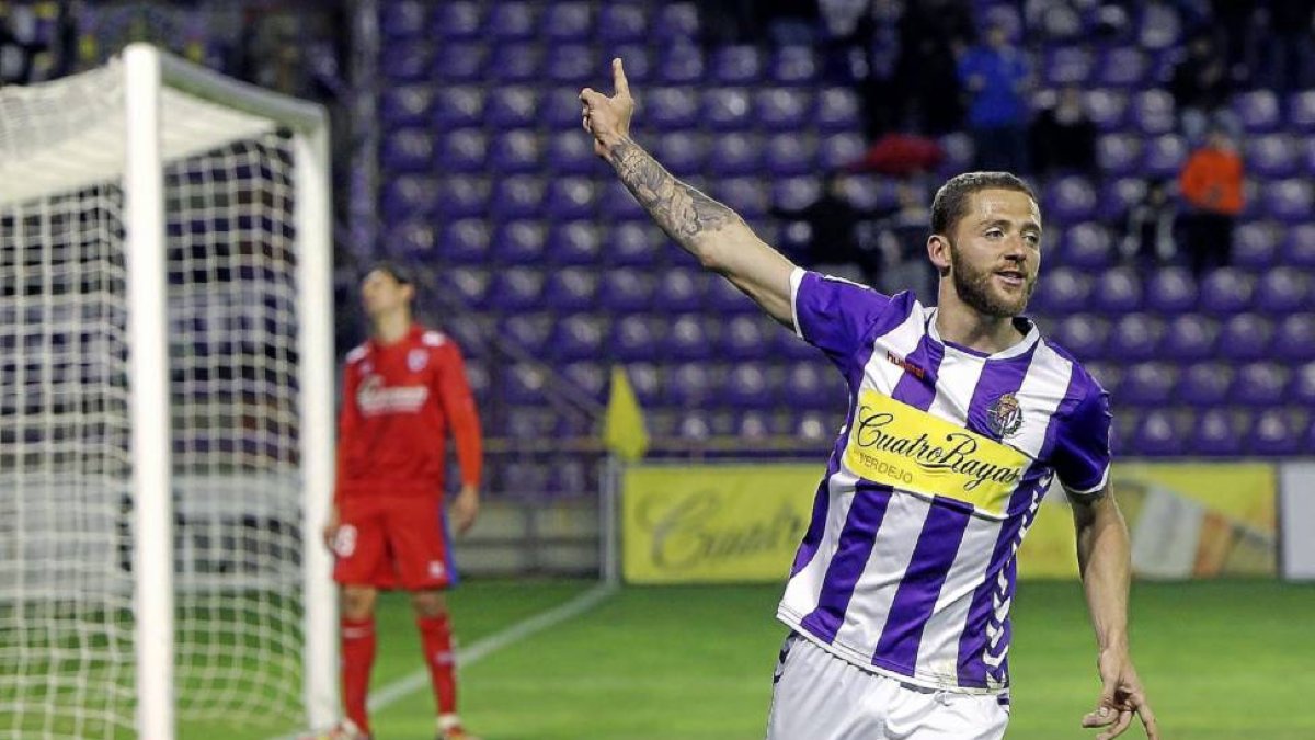 Timor celebra el primero de sus dos goles al Numancia-J.M LOSTAU