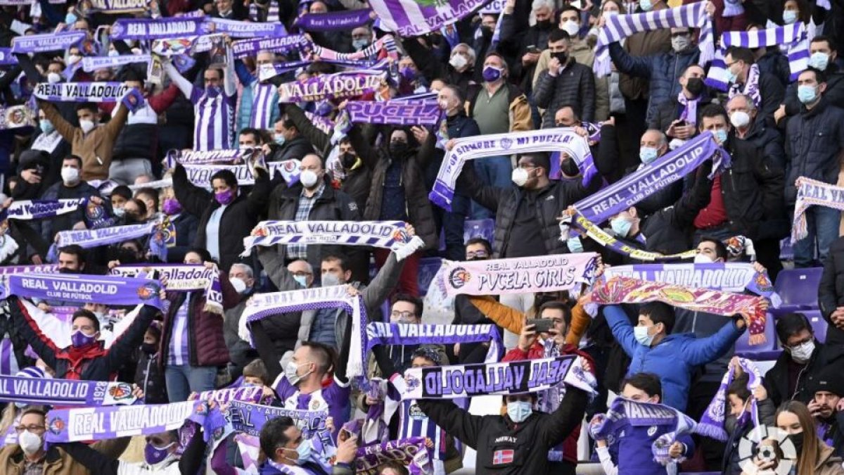 Afición del Real Valladolid al inicio del choque. / LA LIGA