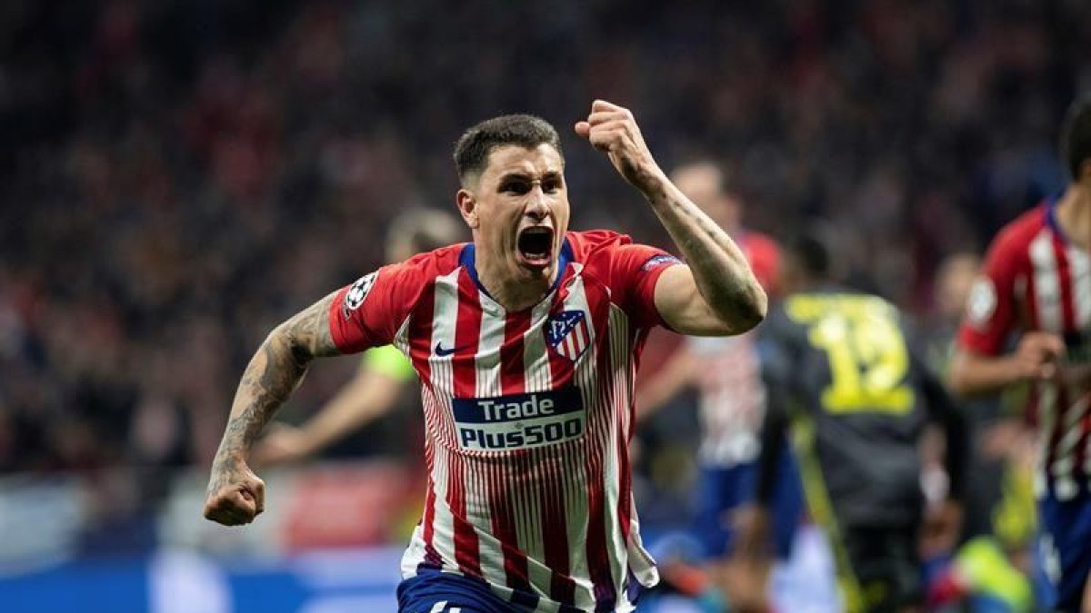 Giménez celebra el primer gol atlético.-EFE