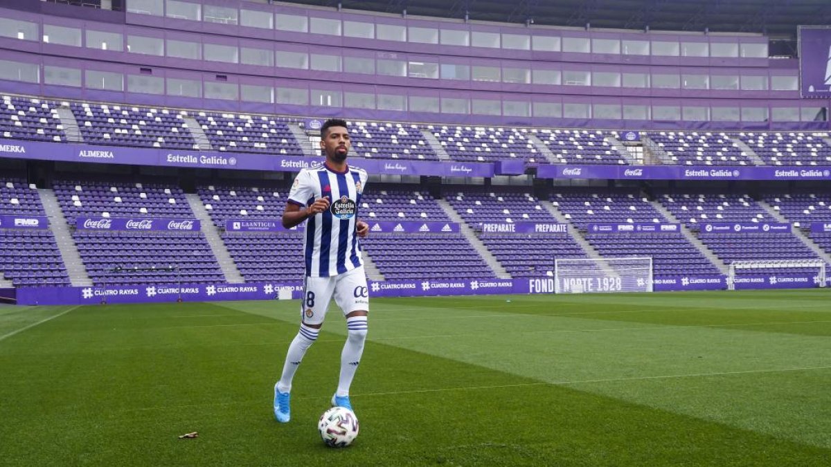 Photogenic/Miguel Ángel Santos. Valladolid. 4/2/2020. Presentación de Matheus, nuevo jugador brasileño del Real Valladolid.