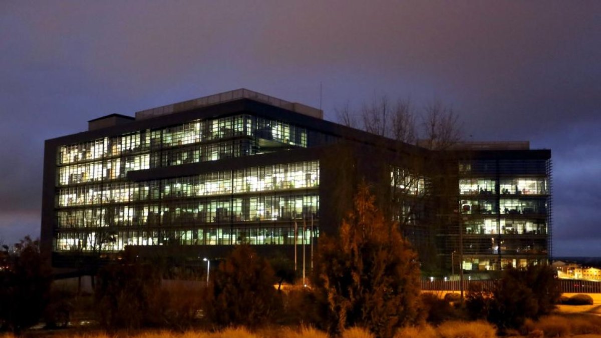 Edificio Centro de Soluciones Empresariales (edificio ADE), en Arroyo de la Encomienda (Valladolid).-ICAL