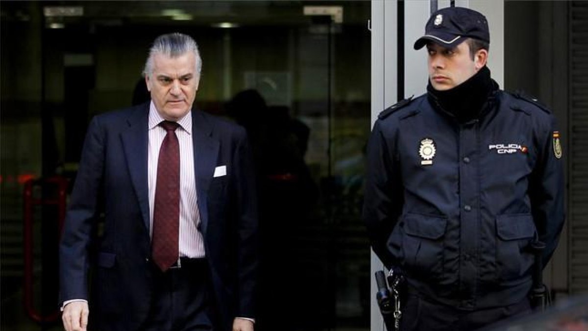 Luis Barcenas, extesorero del Partido Popular, sale de la Audiencia Nacional.-JOSÉ LUIS ROCA