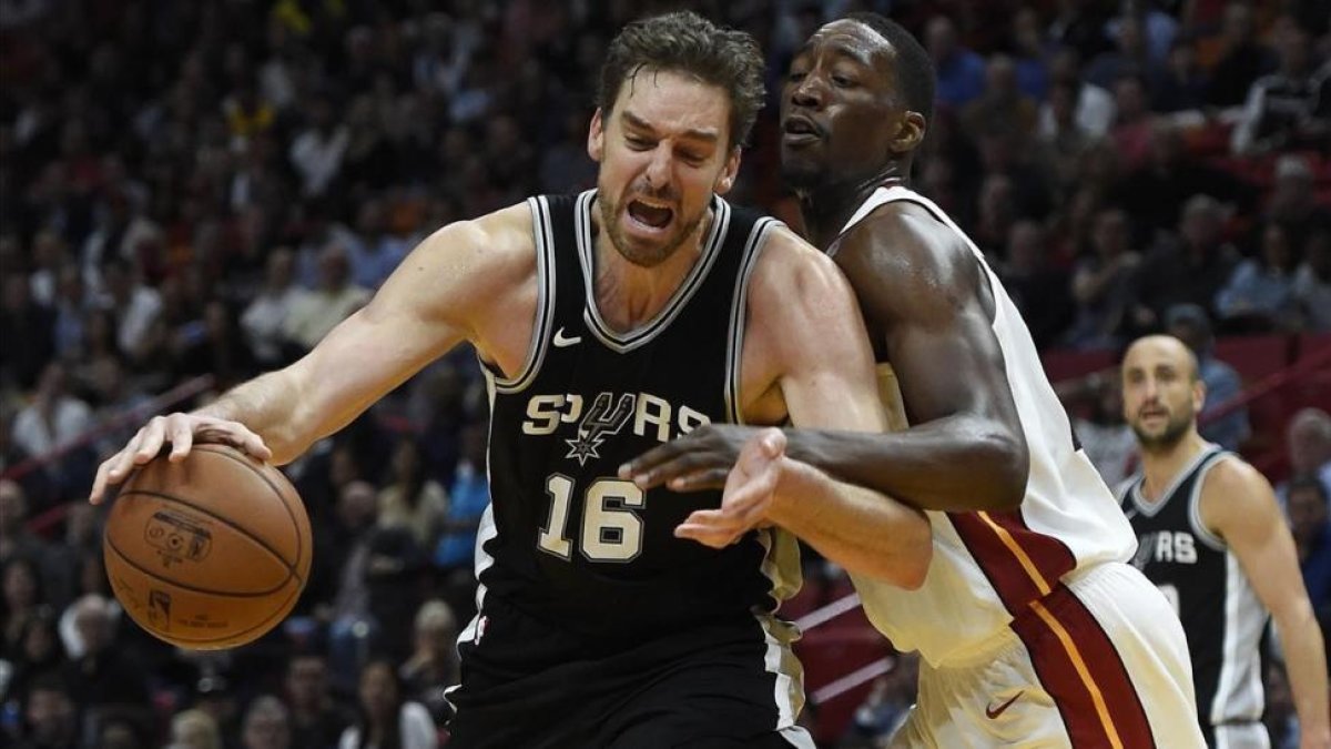 Pau Gasol, de los San Antonio Spurs, durante un partido ante Miami Heat.-/ EFE/ RHONA WISE