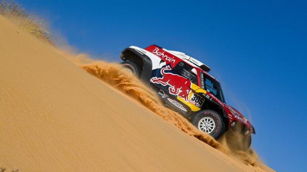Carlos Sainz, en la arena, durante la sexta etapa del Dakar.-ERIC VARGIOLU / DPPI