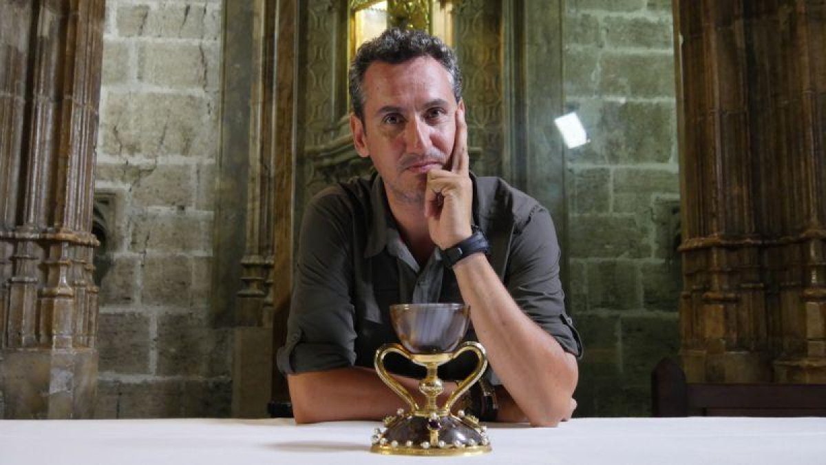 El periodista Lorenzo Fernández Bueno, presentador de 'Enigmas de nuestra historia'.-DMAX