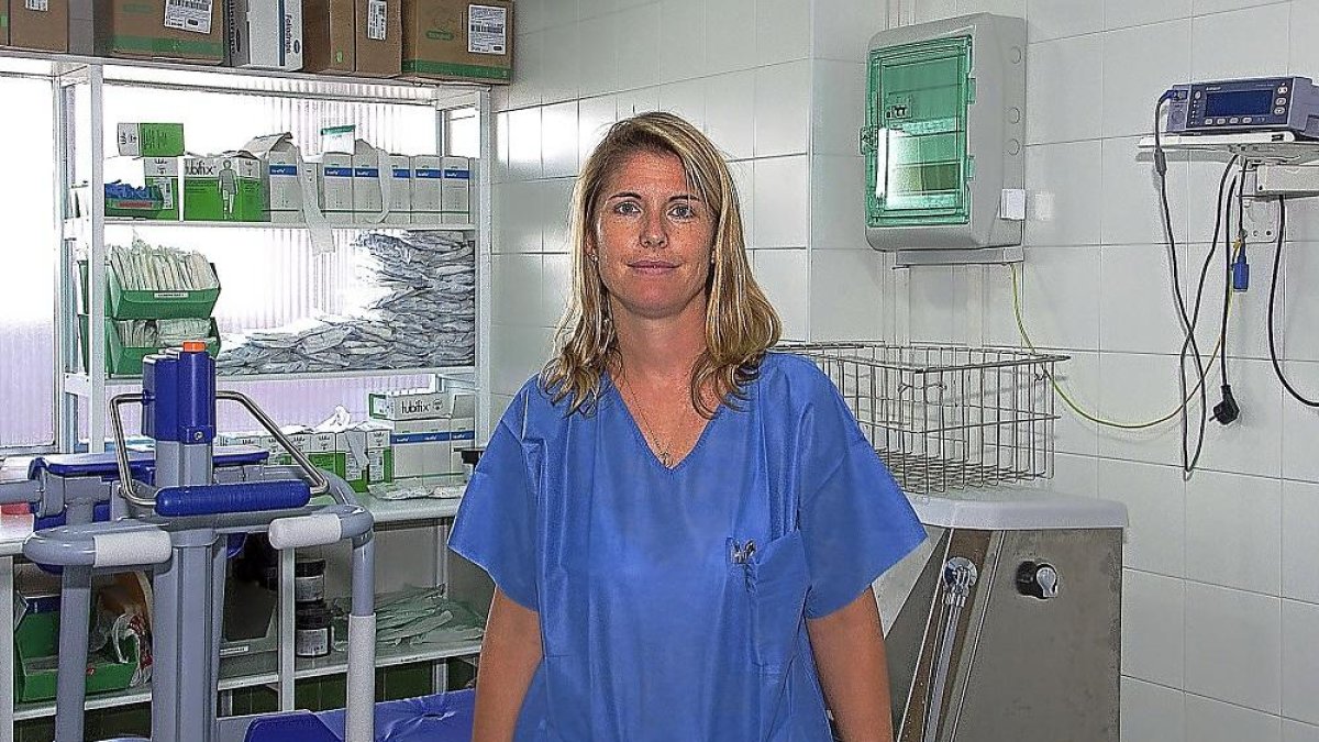 La cirujana plástica Purificación Gacto en las instalaciones del Hospital Universitario Virgen del Rocío de Sevilla.-EL MUNDO