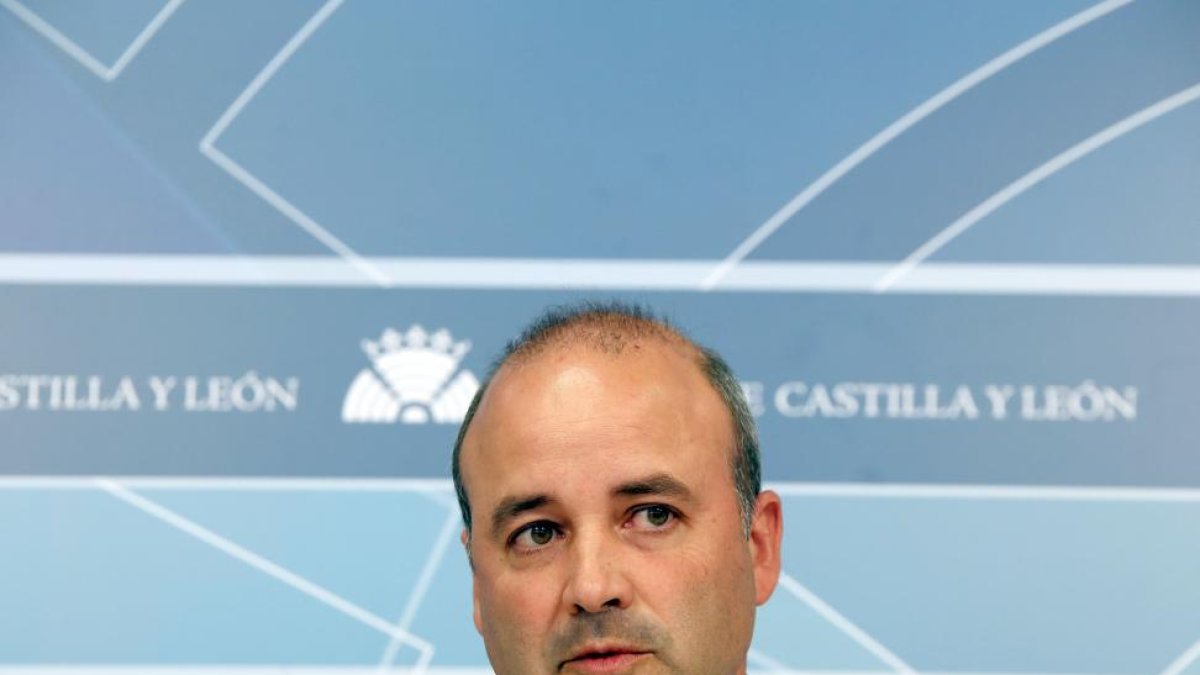El procurador de Ciudadanos David Castaño presenta iniciativas en materia de exportaciones e industria agroalimentaria.-ICAL