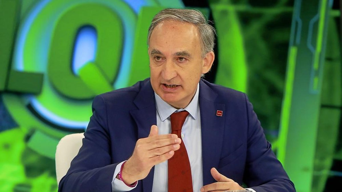 Antonio Largo durante ‘La Quinta Esquina’, programa emitido en La 8 Valladolid.-J. M. LOSTAU