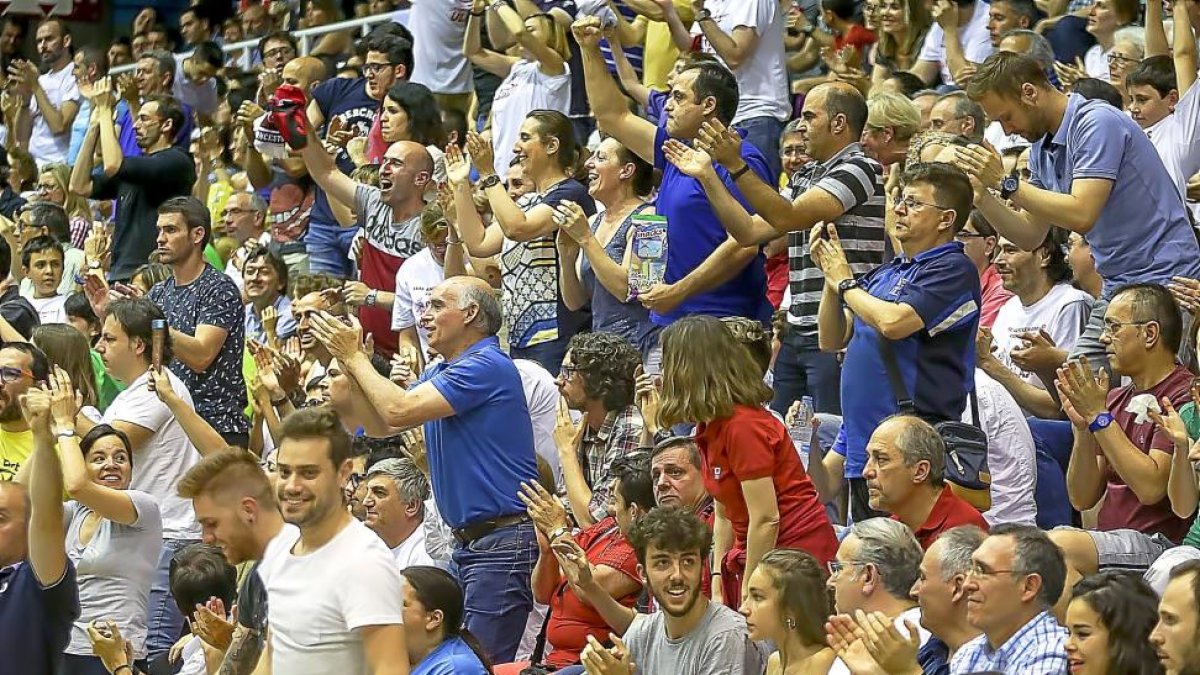 La afición del Pisuerga volvió a sufrir y vibrar con el baloncesto, «su» baloncesto el pasado viernes-M. A. SANTOS