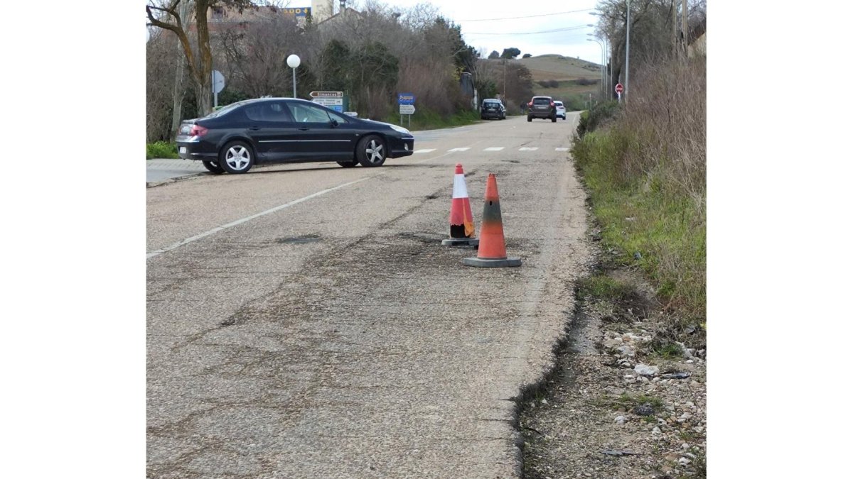 Bache en la carretera a la entrada de Simancas. -LEONARDO DE LA FUENTE