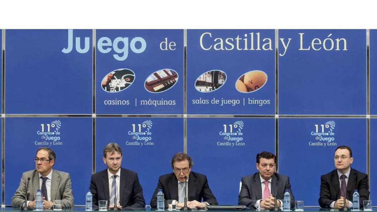 José Antonio de Santiag-Juárez en el centro de la imagen durante la inauguración del congreso-Santi Otero