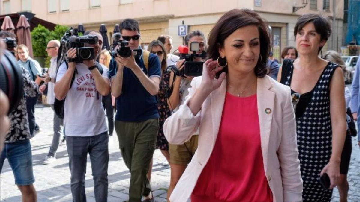 La candidata socialista a la Presidencia del Gobierno de La Rioja, Concha Andreu, a su llegada a la reunión con Unidas Podemos este jueves.-ABEL ALONSO (EFE)