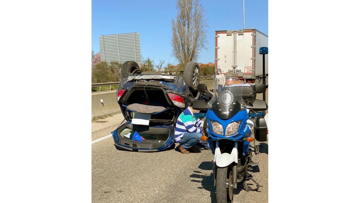 Accidente de circulación en la VA-20 en el que una mujer resultó herida.- ICAL