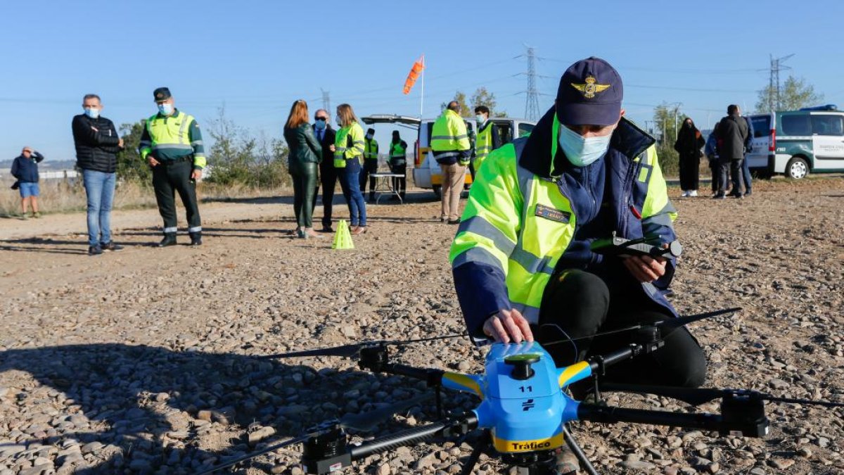Nuevo dron sancionador de la Guardia Civil de Tráfico. J. M. LOSTAU