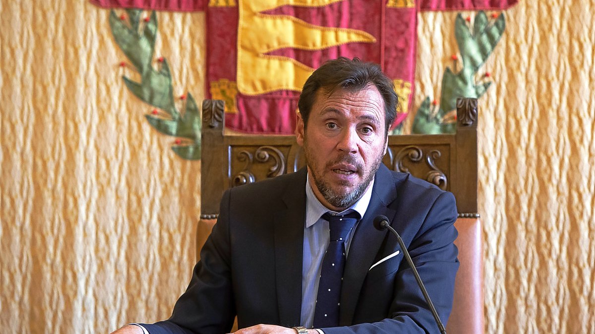 El alcalde, Óscar Puente durante una comparecencia en el Ayuntamiento de Valladolid. -J. M. LOSTAU