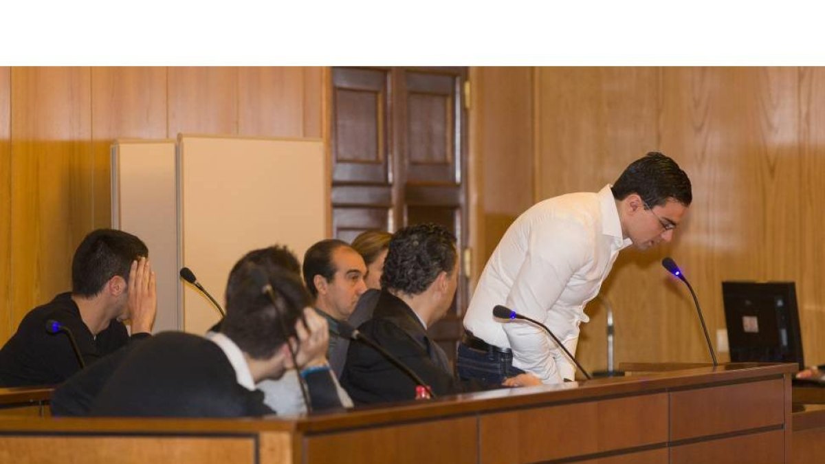 Emilio José G.V., el joven de la peña 'Ultravioletas' acusado de intentar asesinar a otro miembro de este grupo ultra de seguidores del Real Valladolid en un bar de la plaza San Miguel-Ical