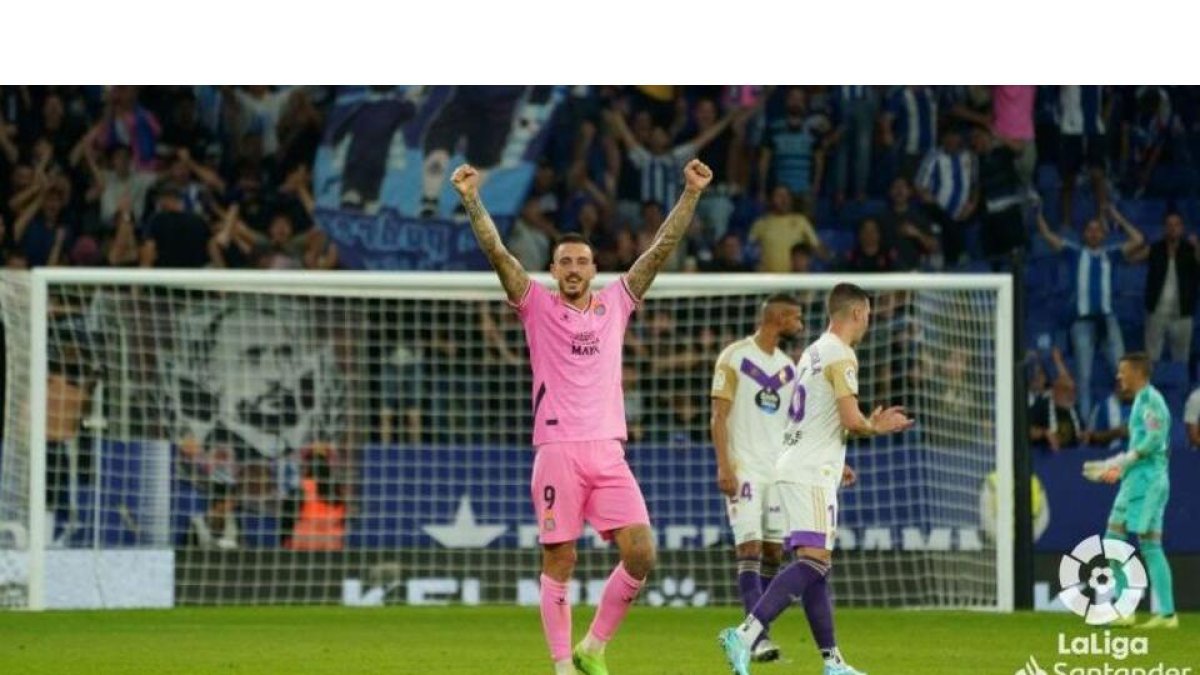 Joselu celebra el triunfo del Espanyol ante el Real Valladolid. / LA LIGA