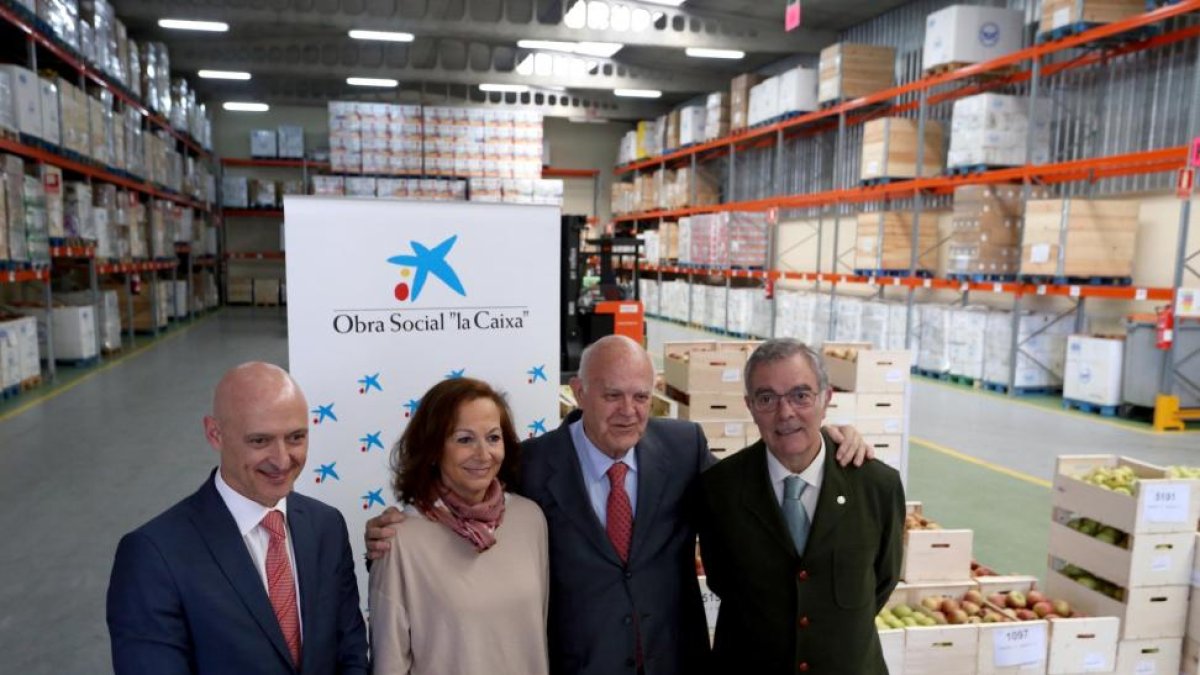 Fernando Lores, Lourdes Álvarez y Jesús Mediavilla presentan el balance de datos de los cursos formativos del Banco de Alimentos.-ICAL