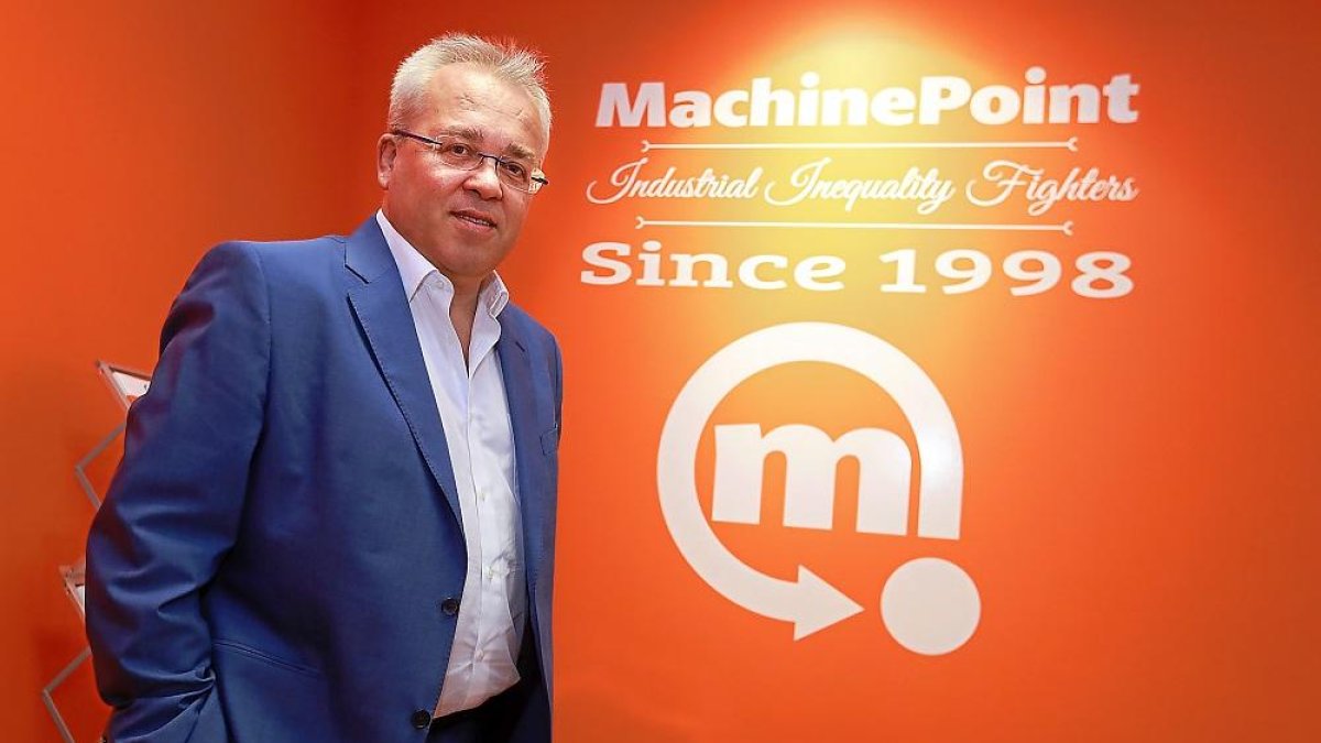 César Rodríguez Gabilondo ante uno de las paredes de MachinePoint en Boecillo.-J.M. LOSTAU