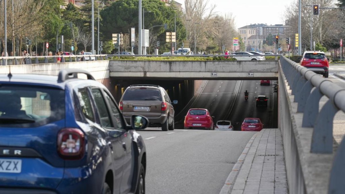 Túnel de la avenida de Salamanca abierto al tráfico rodado en sentido norte. -J.M. LOSTAU