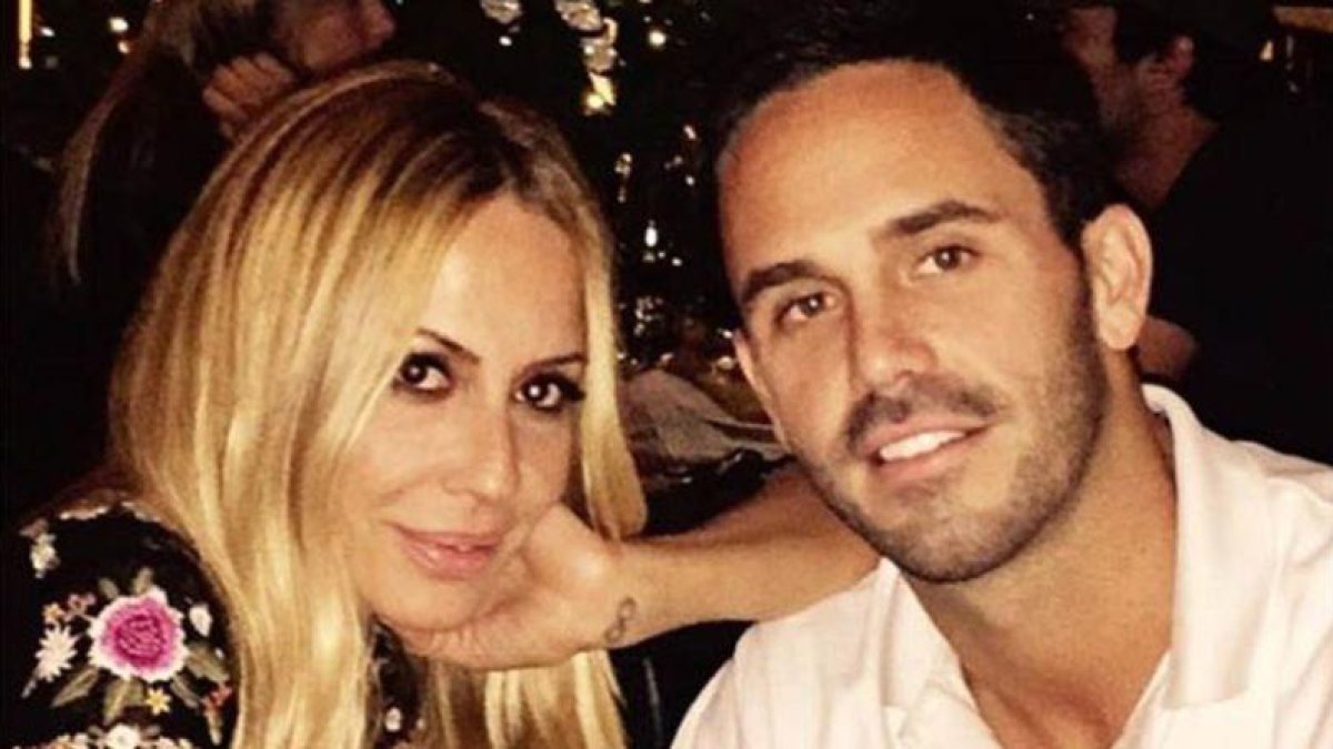 Marta Sánchez comparte la primera foto con su nuevo amor.-
