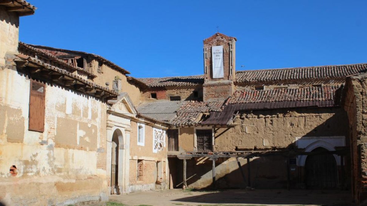 Convento de San Bernardino de Siena en la localidad vallisoletana de Cuenca de Campos.-F. RE-HABITAR