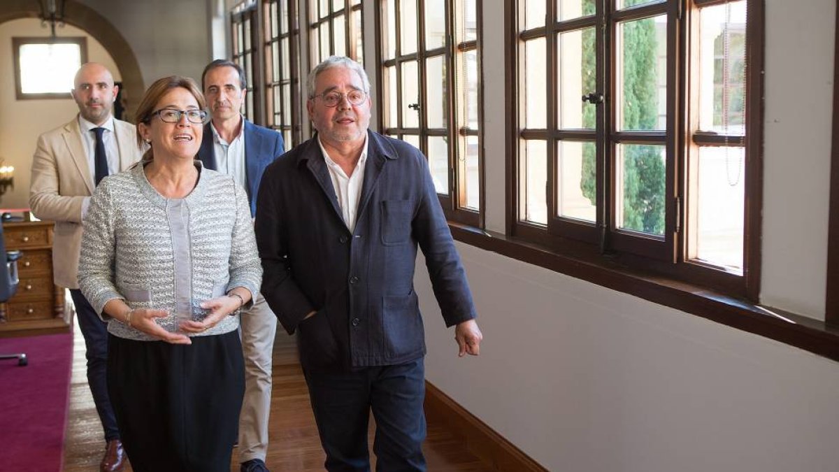 La presidenta de la Diputación Provincial de Zamora, Mayte Martín, y el secretario general de la Fundación Las Edades del Hombre, Gonzalo Jiménez, celebran una reunión para poner en marcha las líneas de colaboración y coordinación en torno a la celebració-Ical