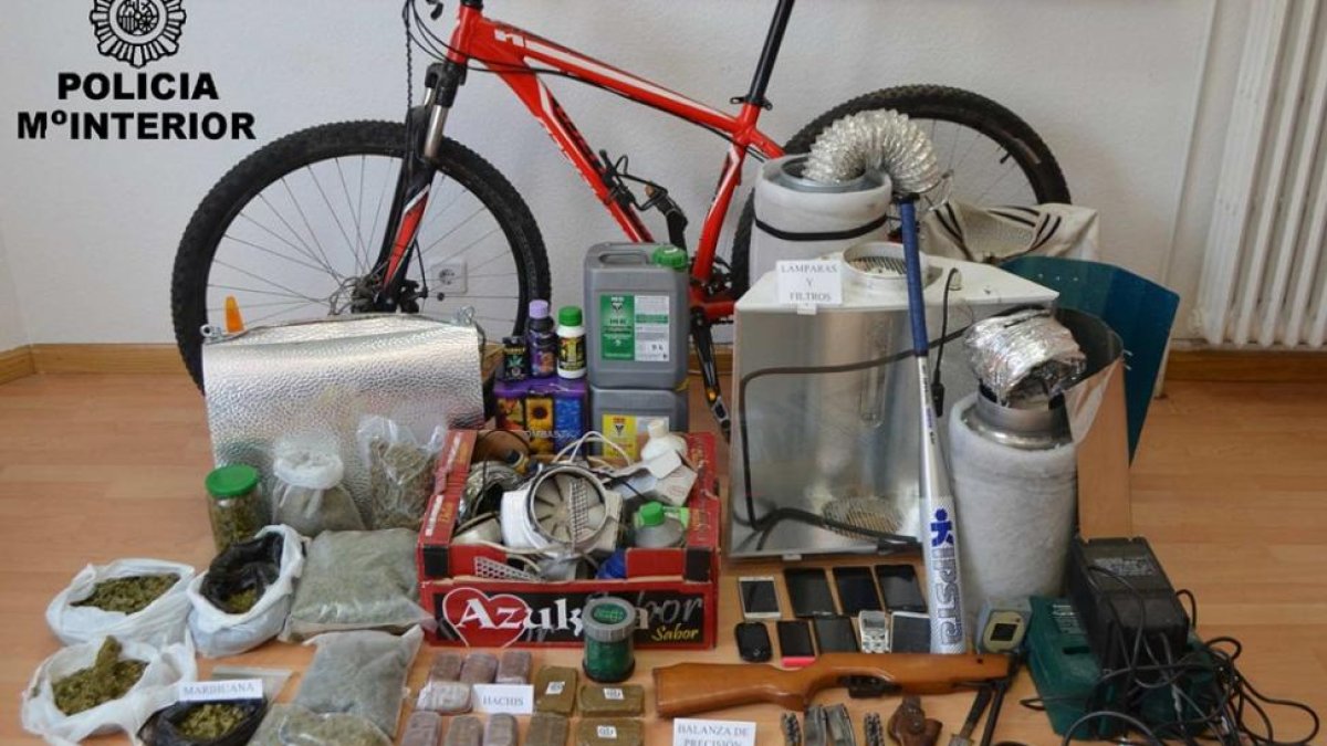 Material incautado por la policía en los registros llevados a cabo.-EM
