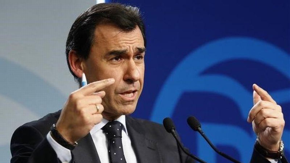 El vicesecretario de organización del PP, Fernando Martínez-Maíllo, en una rueda de prensa tras el comité ejecutivo de su partido.-JUAN MANUEL PRATS