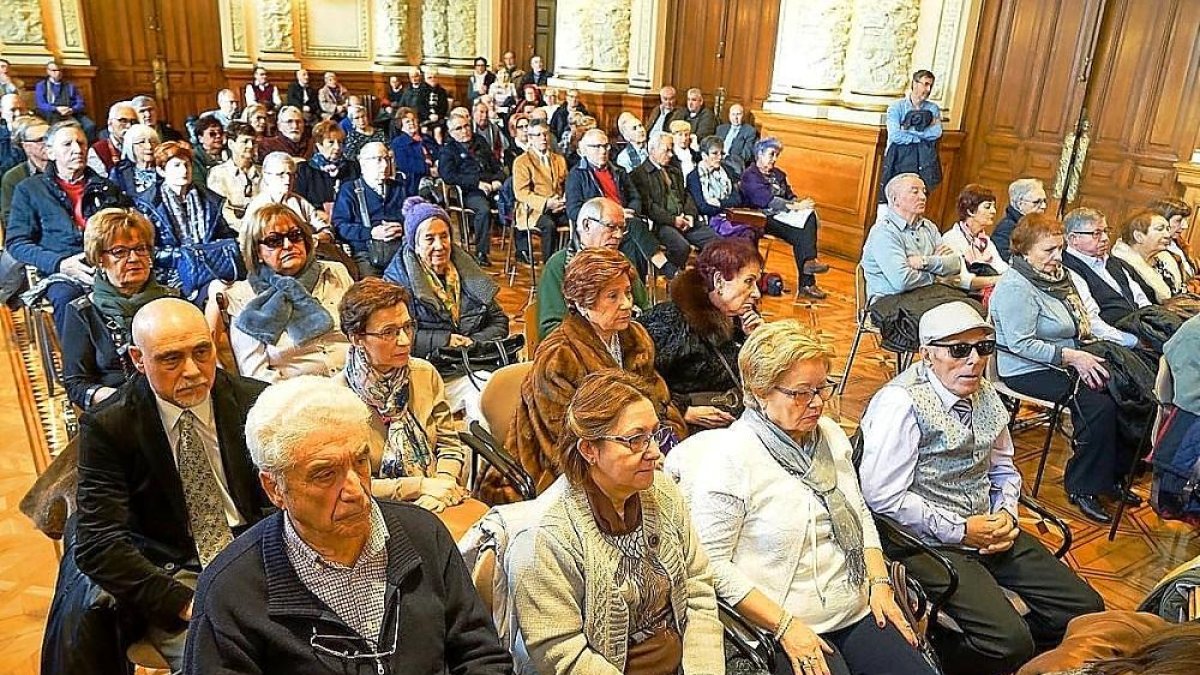 Algunos de los voluntarios que asistieron ayer al Ayuntamiento.-E.M.