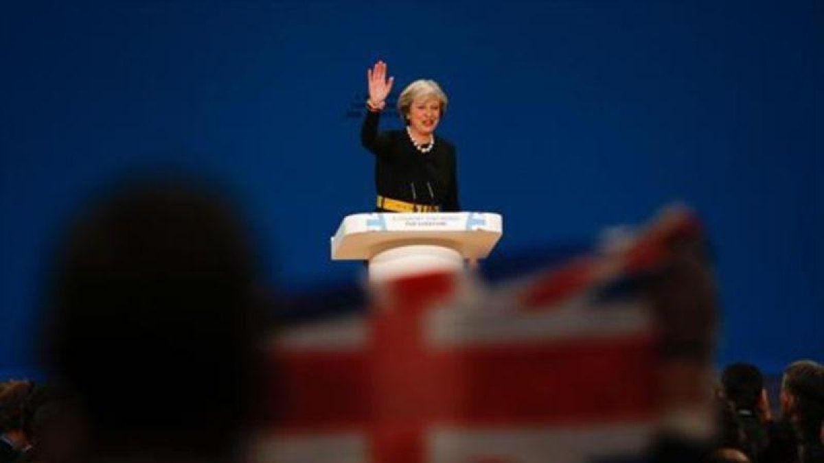 Theresa May durante su intervención en el congreso del Partido Conservador, el 2 de octubre, en Birmingham.-AFP / ADRIAN DENNIS