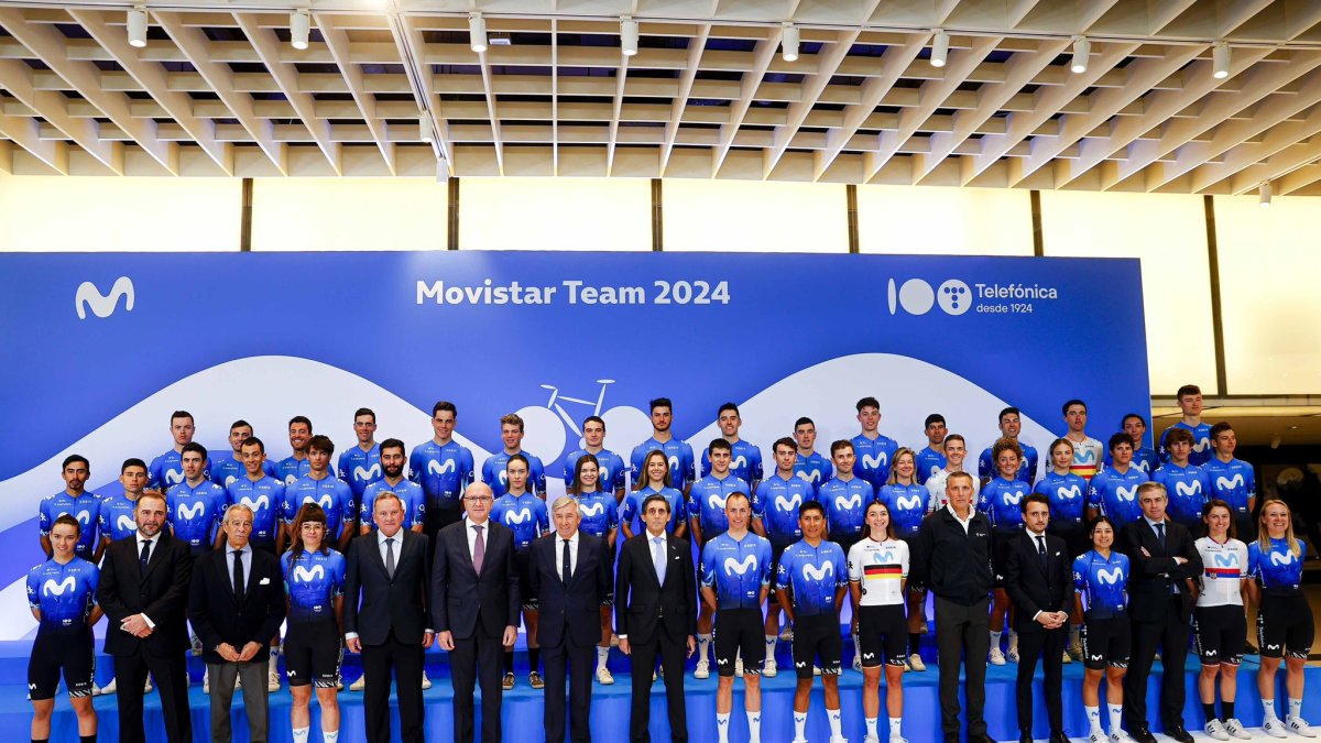 Romeo, sexto en la fila superior por la derecha, en la presentación de Movistar Tema. / MOVISTAR